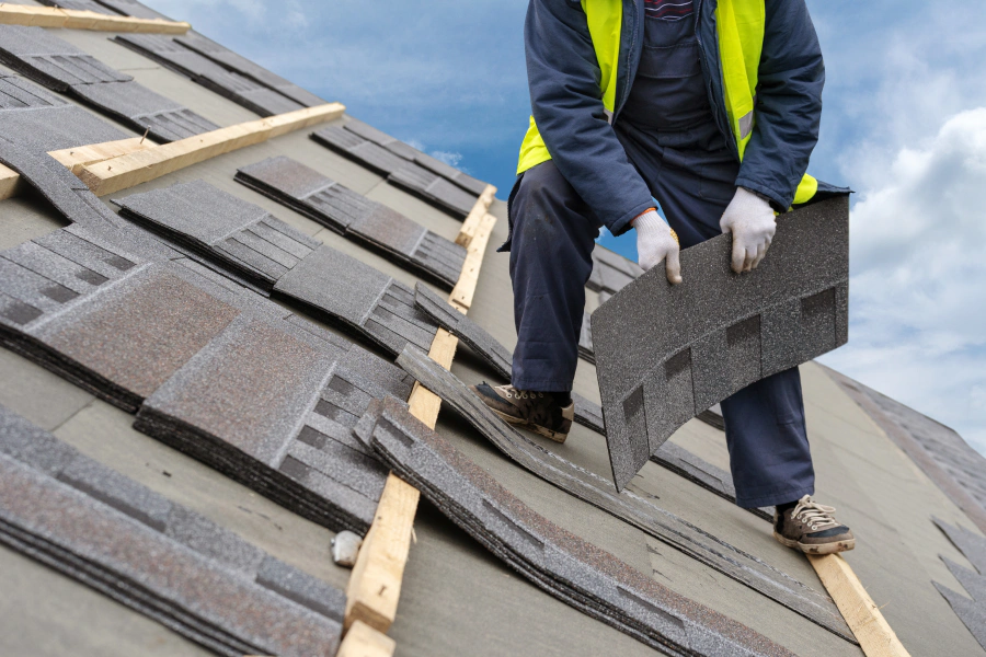 contractor installing shingle roof montrose ga